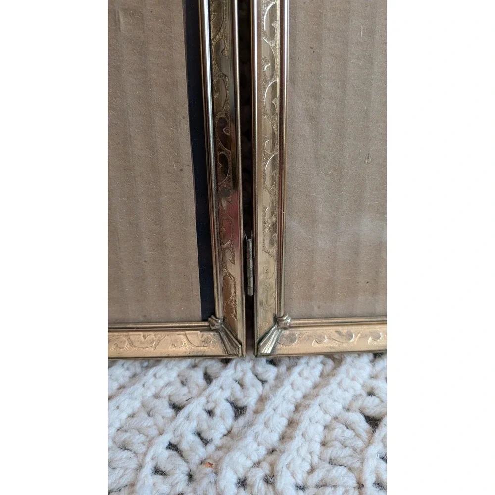 Vintage Gold Tone‎ Metal Double Folding Picture Frame 5x7 Scroll Filigree Hinged